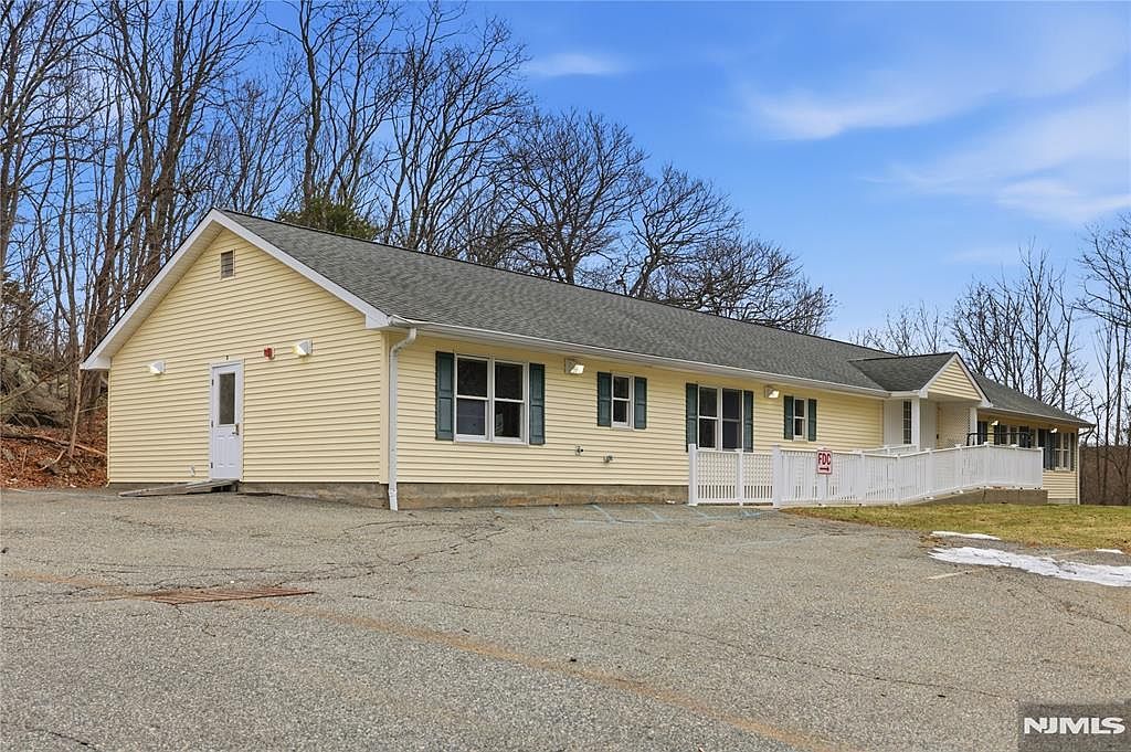 240 Long House Dr W Hewitt, NJ 07421 - Thumbnail 5