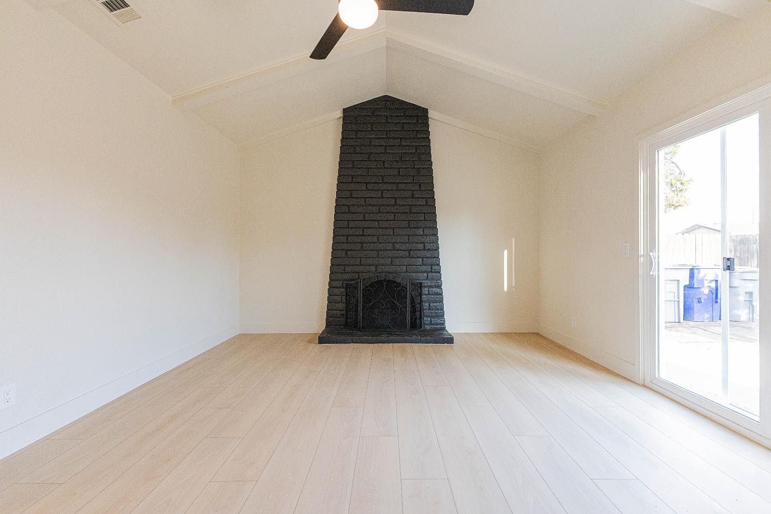 394 W Ashcroft Ave Clovis, CA 93612 - Thumbnail 5