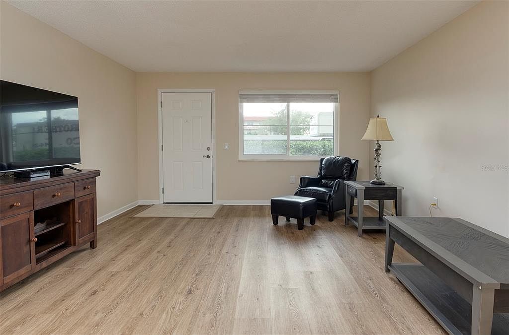 2960 59th St S APT 105 Gulfport, FL 33707 - Thumbnail 5