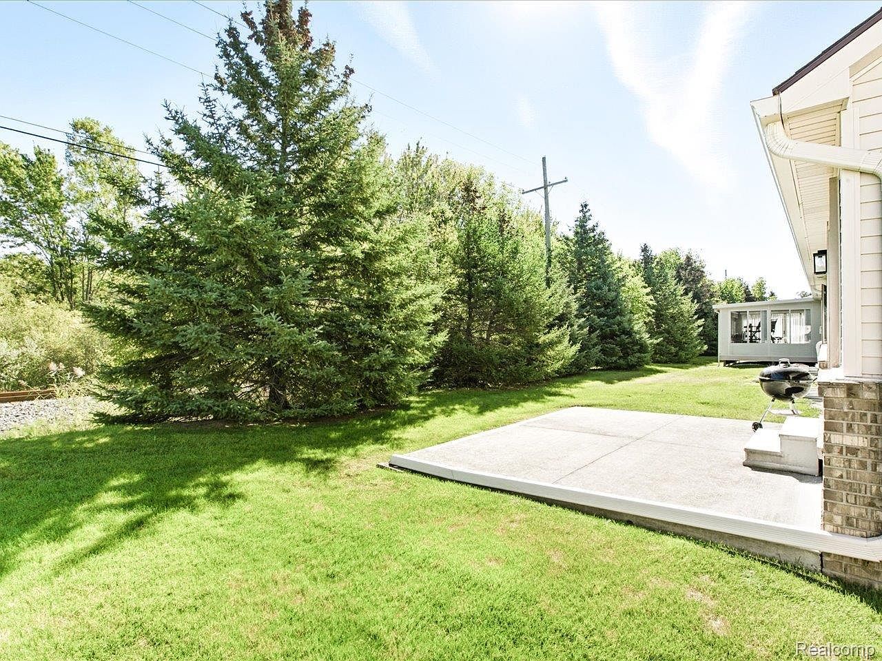 592 Snowbird Cir E Saint Clair, MI 48079 - Thumbnail 5