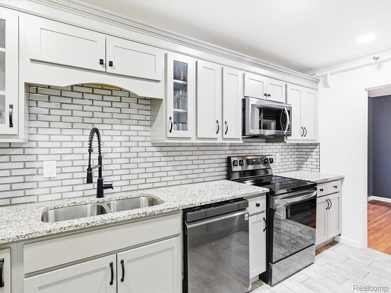 1218 Center Ave Port Huron, MI 48060 - Thumbnail 5