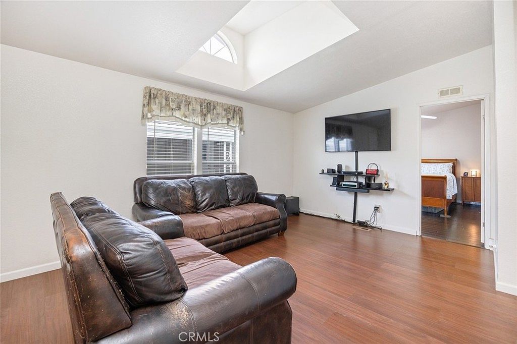 129 S Colombo Ln Tustin, CA 92780 - Thumbnail 5