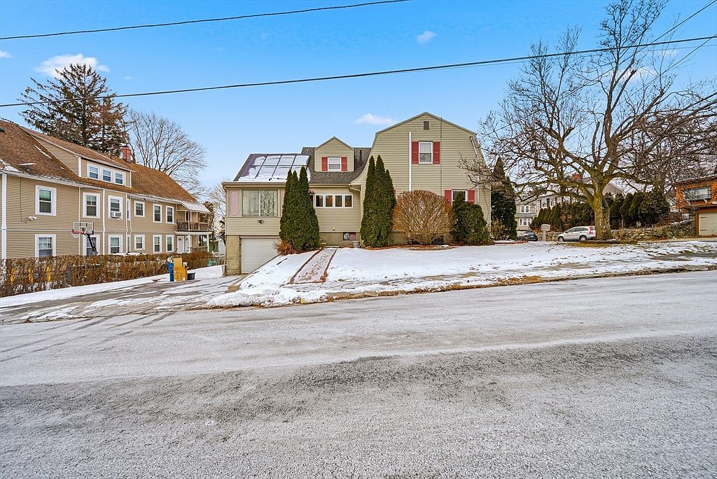 1082 Essex St Lawrence, MA 01841 - Thumbnail 5