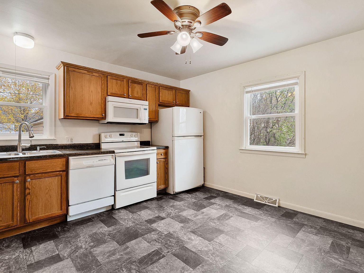 1605 6th St SE Austin, MN 55912 - Thumbnail 5