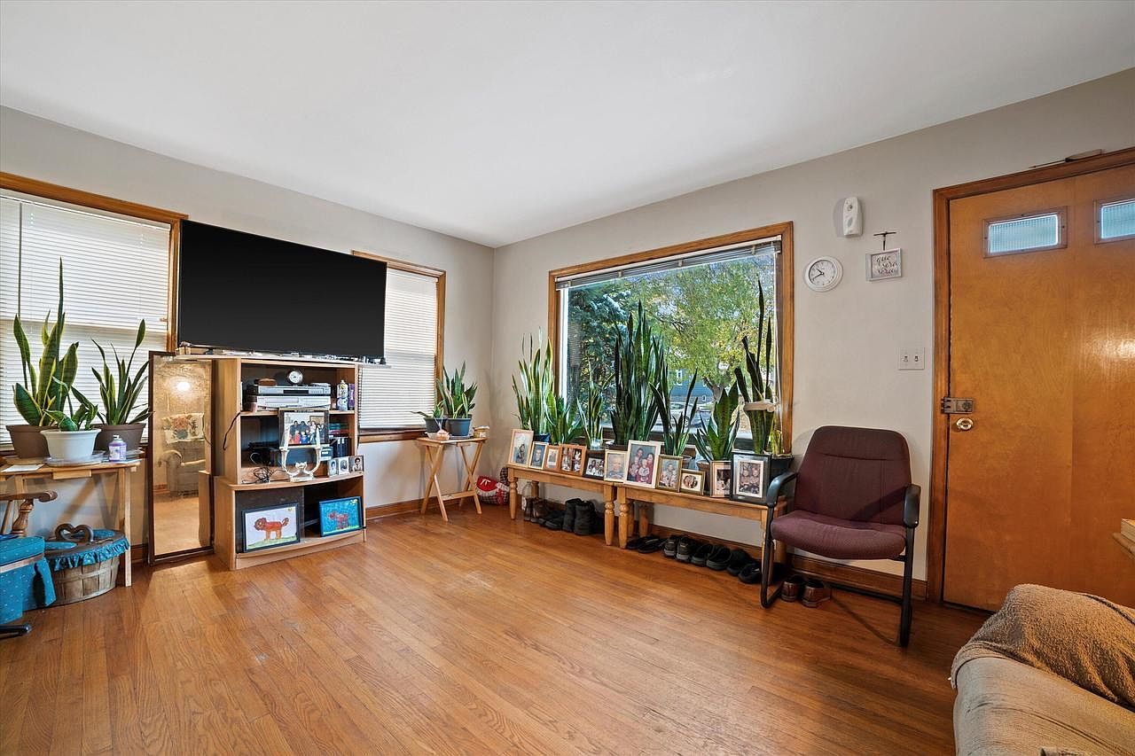 2412 S 69th St Milwaukee, WI 53219 - Thumbnail 5