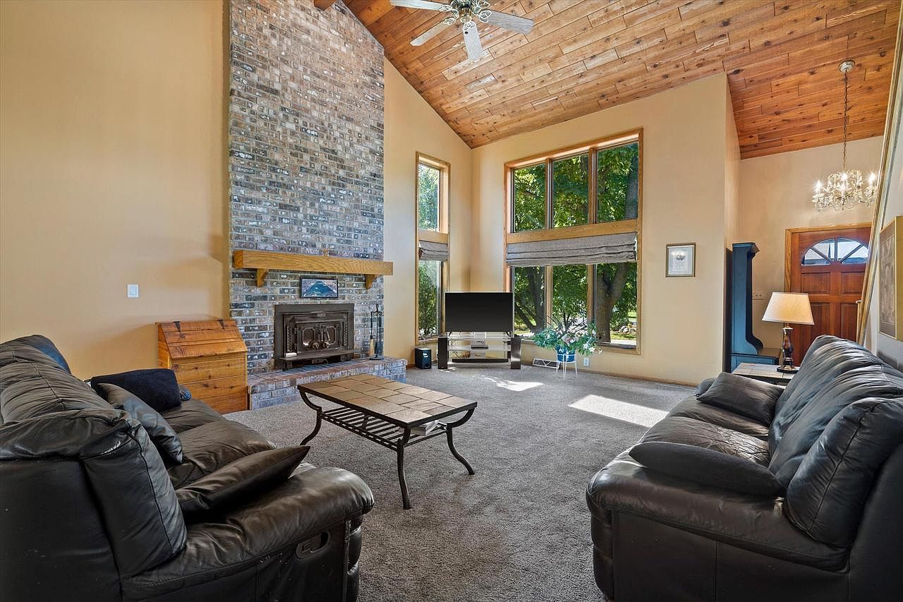 1080 Pioneer Trl Waukesha, WI 53186 - Thumbnail 5