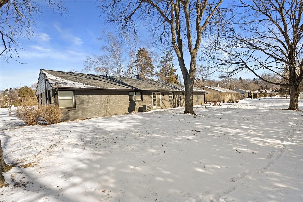 305 Sunny Ln Thiensville, WI 53092 - Thumbnail 5