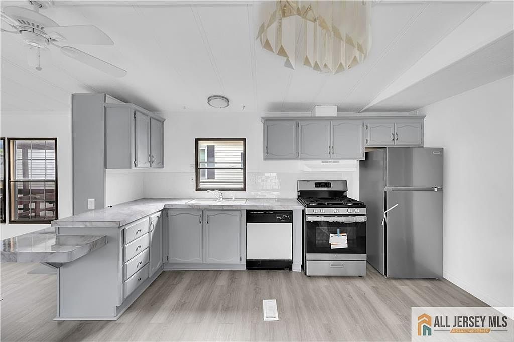 38 Longfellow Rd North Brunswick, NJ 08902 - Thumbnail 5