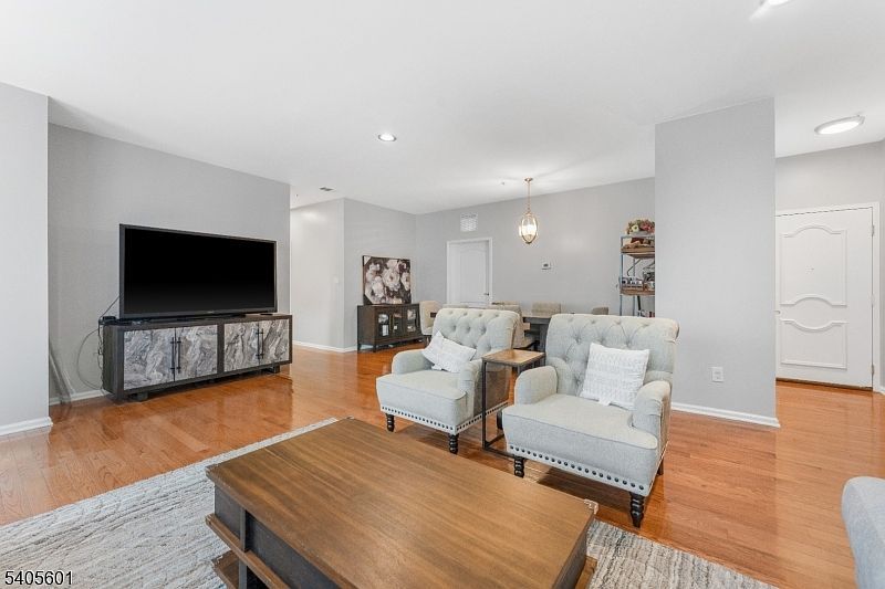 511 Brittany Dr Wayne, NJ 07470 - Thumbnail 5