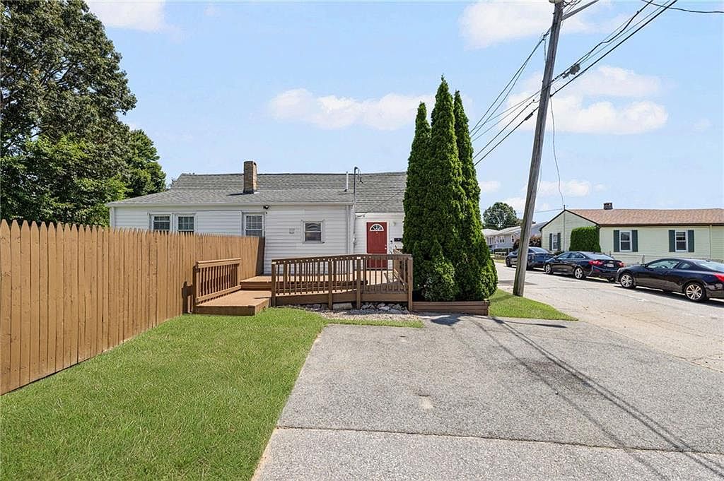 51 Old Oak Ave Cranston, RI 02920 - Thumbnail 5