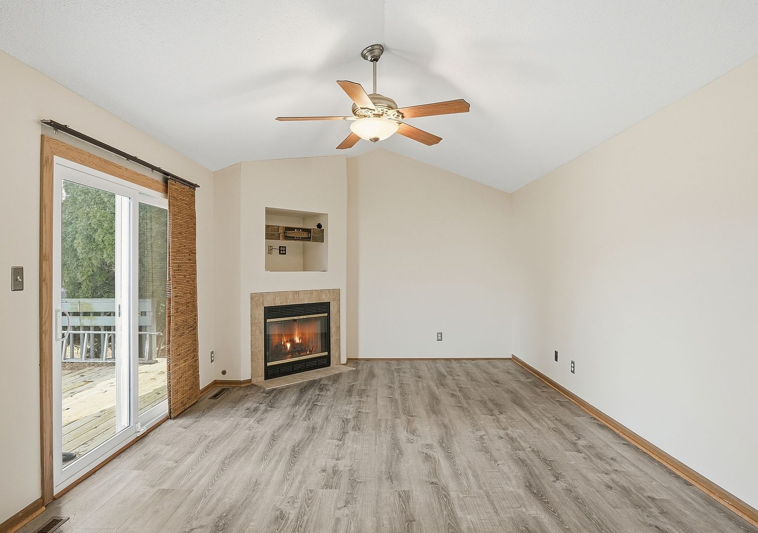 517 Hawthorne Ln Peotone, IL 60468 - Thumbnail 5