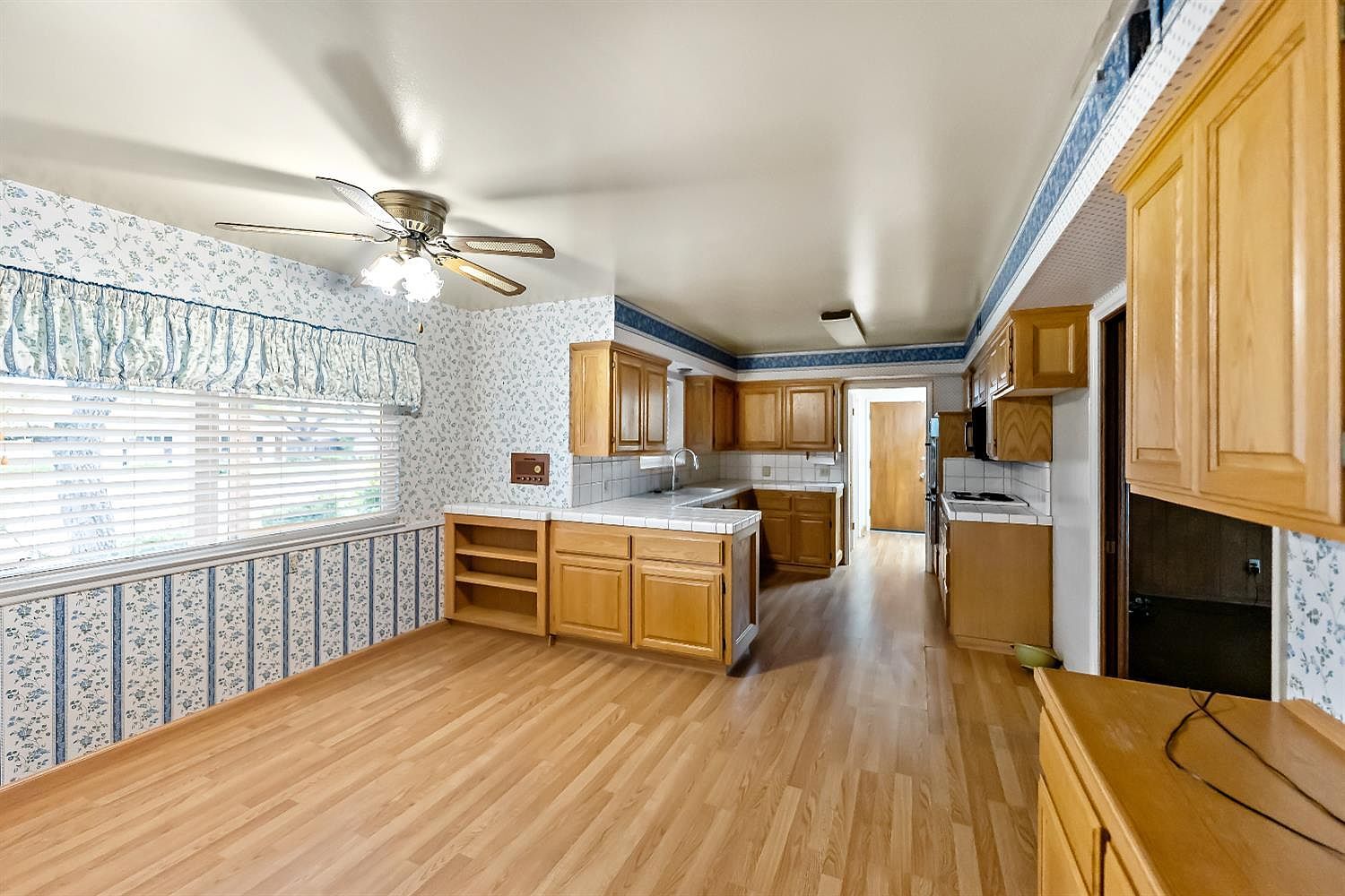 1630 W Robinwood Ln Fresno, CA 93711 - Thumbnail 5