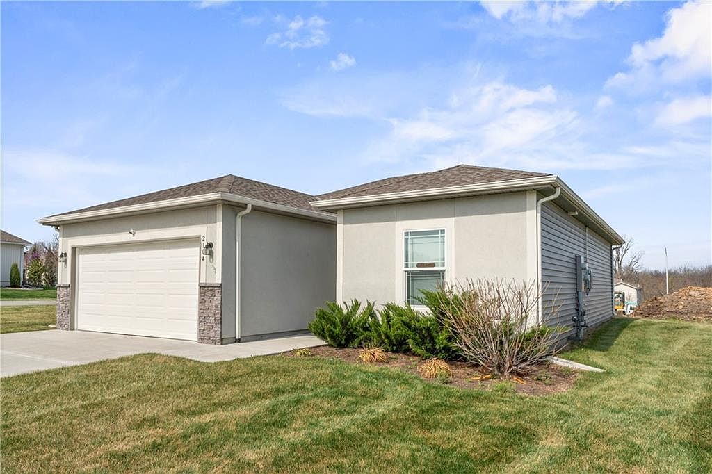 2104 Crestview Ct Raymore, MO 64083 - Thumbnail 5