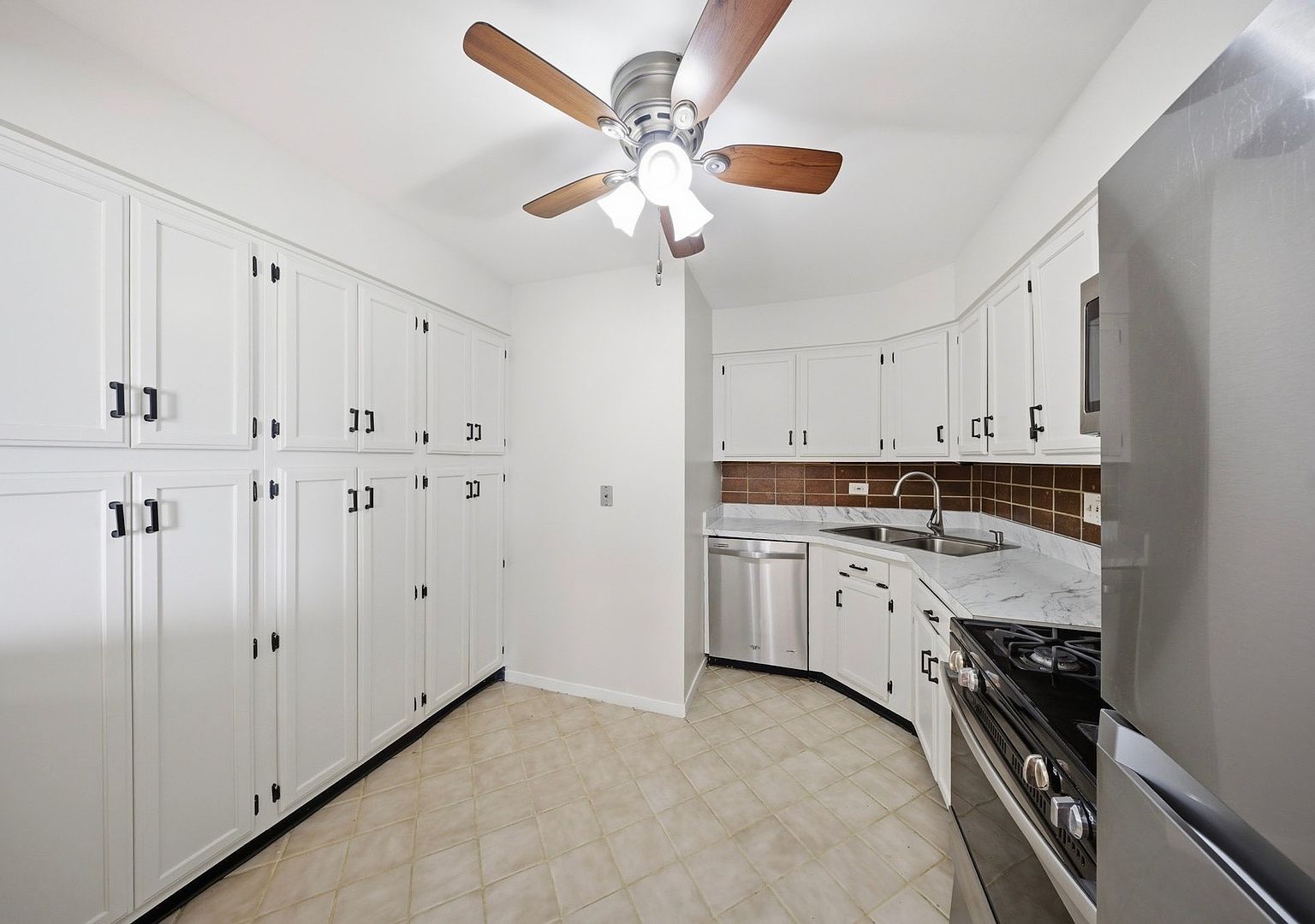 291 Gregory St APT 6 Aurora, IL 60504 - Thumbnail 5