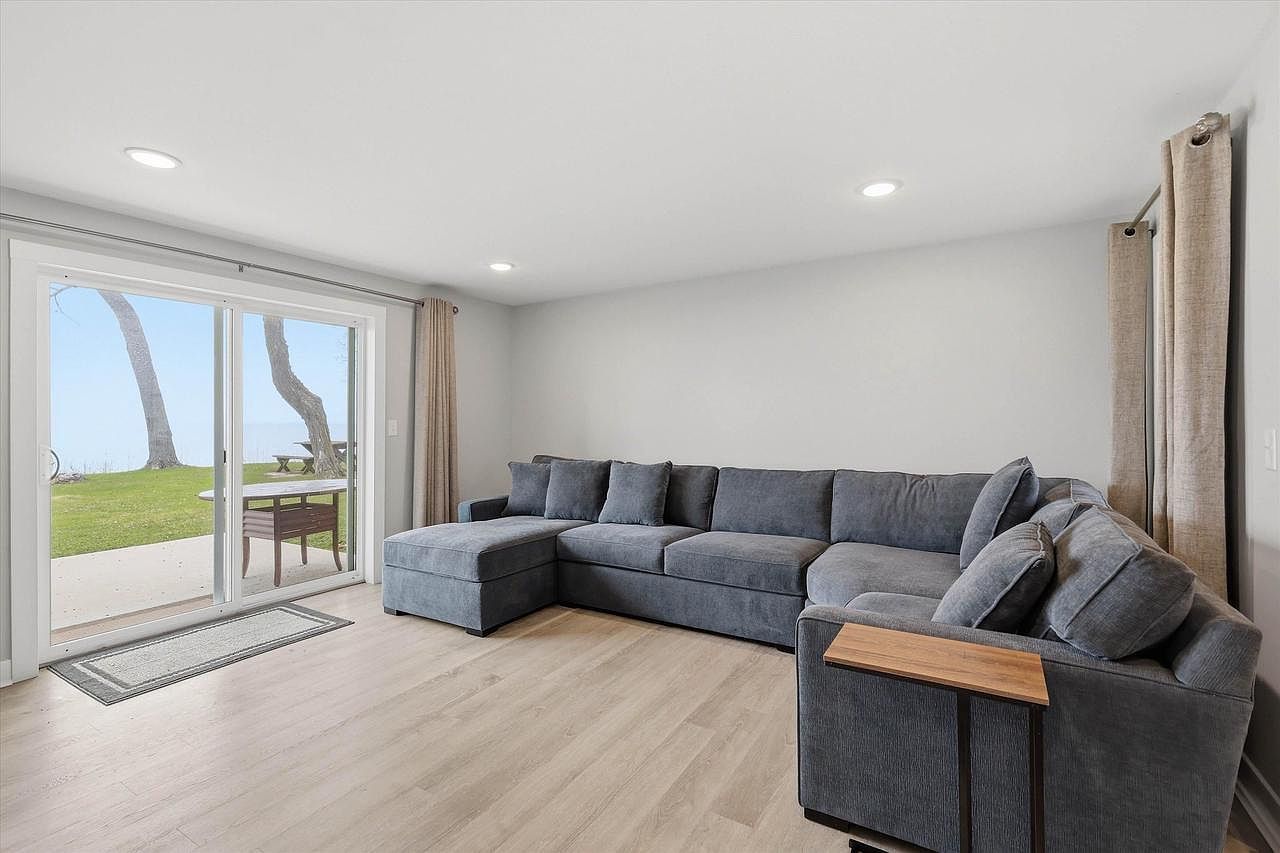 N2013 Elmwood Bch Chilton, WI 53014 - Thumbnail 5