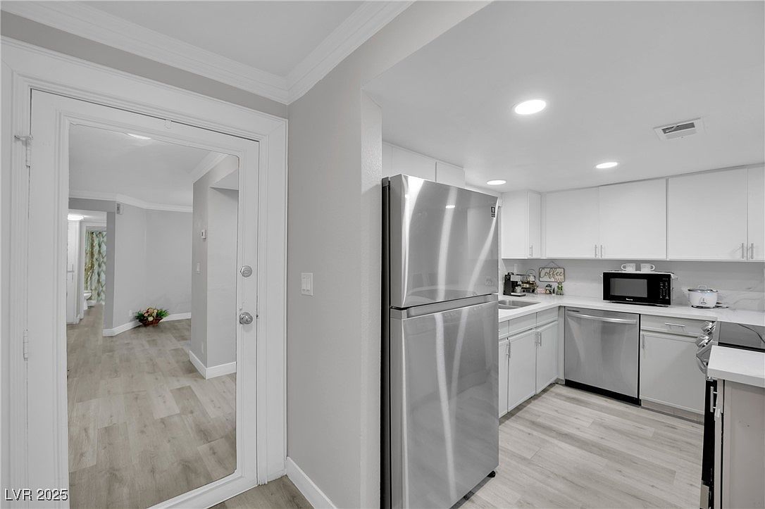 2080 Karen Ave #1 Las Vegas, NV 89169 - Thumbnail 5