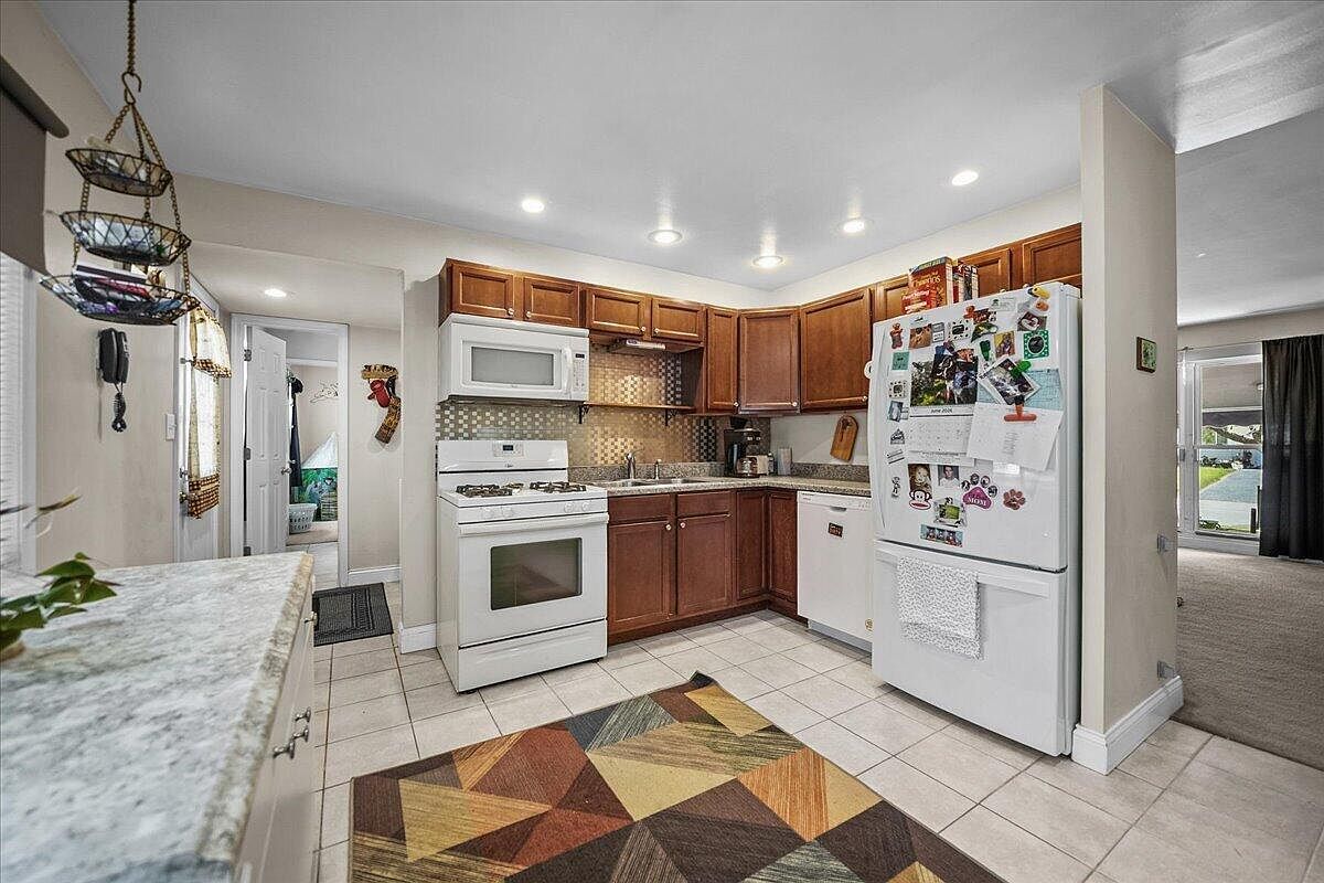 337 Southwood Dr Michigan City, IN 46360 - Thumbnail 5