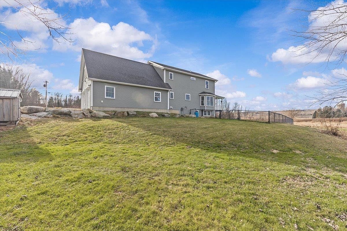 1120 Polly Hubbard Rd Saint Albans, VT 05478 - Thumbnail 5