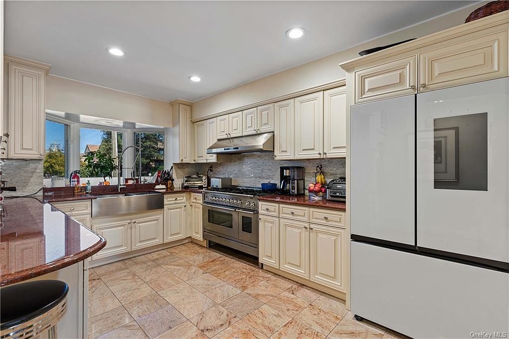 4 Marisa Ct #4A Bronx, NY 10465 - Thumbnail 5