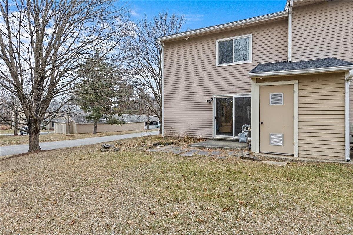 J20 Stonehedge Dr South Burlington, VT 05403 - Thumbnail 5