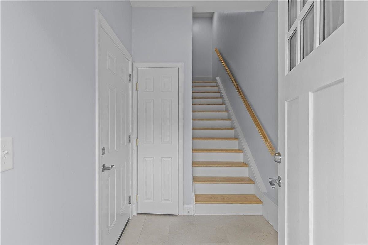 162 West St #1 Essex Junction, VT 05452 - Thumbnail 5