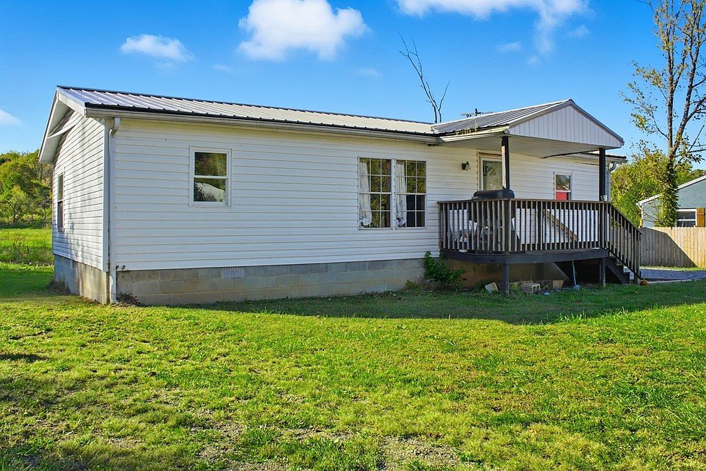 214 S Main St Byrdstown, TN 38549 - Thumbnail 5