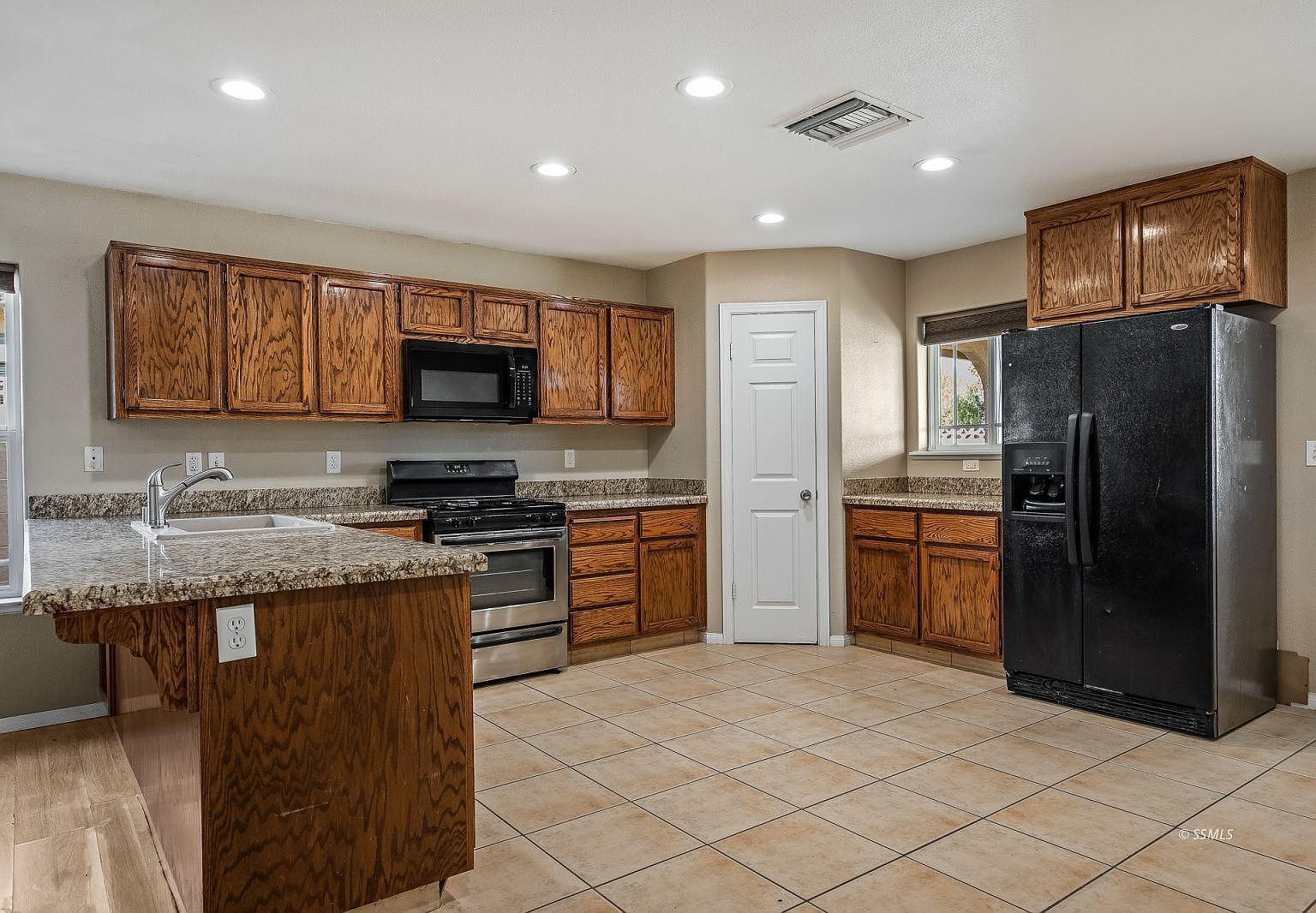 1104 W Coronado Ave Ridgecrest, CA 93555 - Thumbnail 5