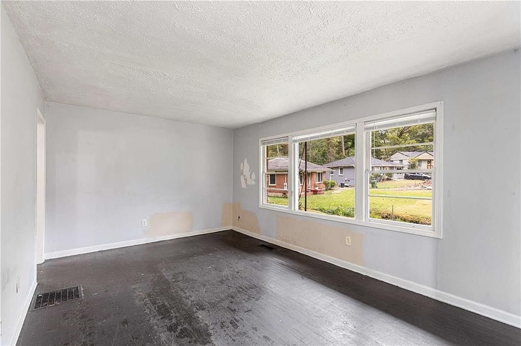 467 Park Valley Dr NW Atlanta, GA 30318 - Thumbnail 5