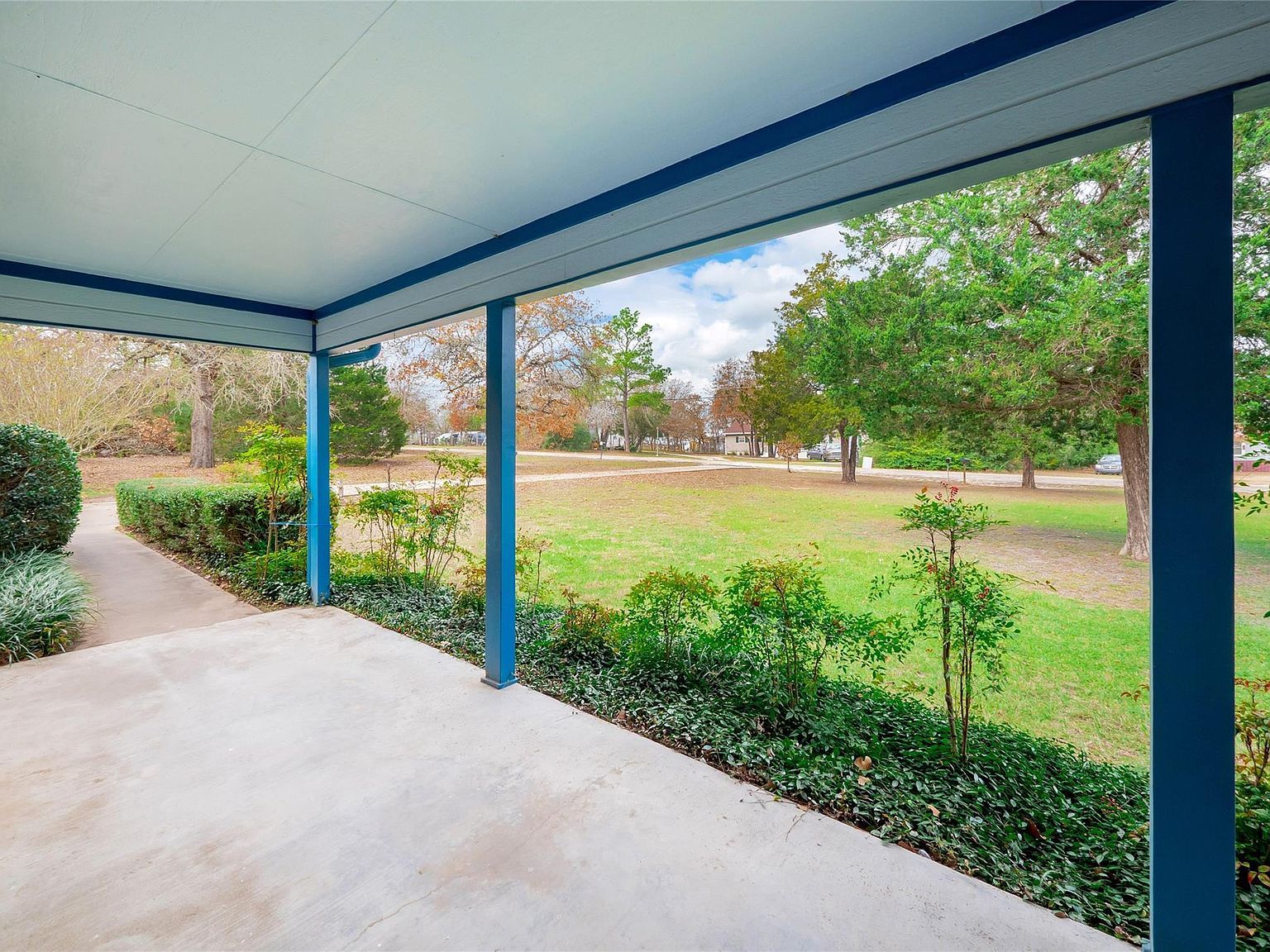 137 Blanket Flower Dr Bastrop, TX 78602 - Thumbnail 5