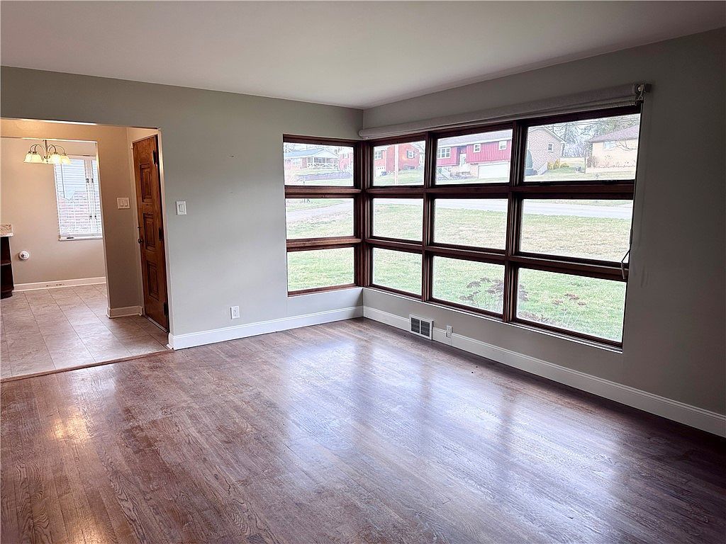 392 Center Grange Rd Monaca, PA 15061 - Thumbnail 5