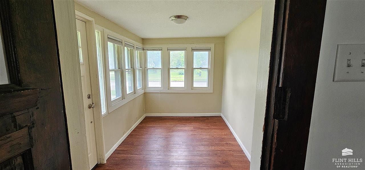 320 S Manhattan Ave Manhattan, KS 66502 - Thumbnail 5