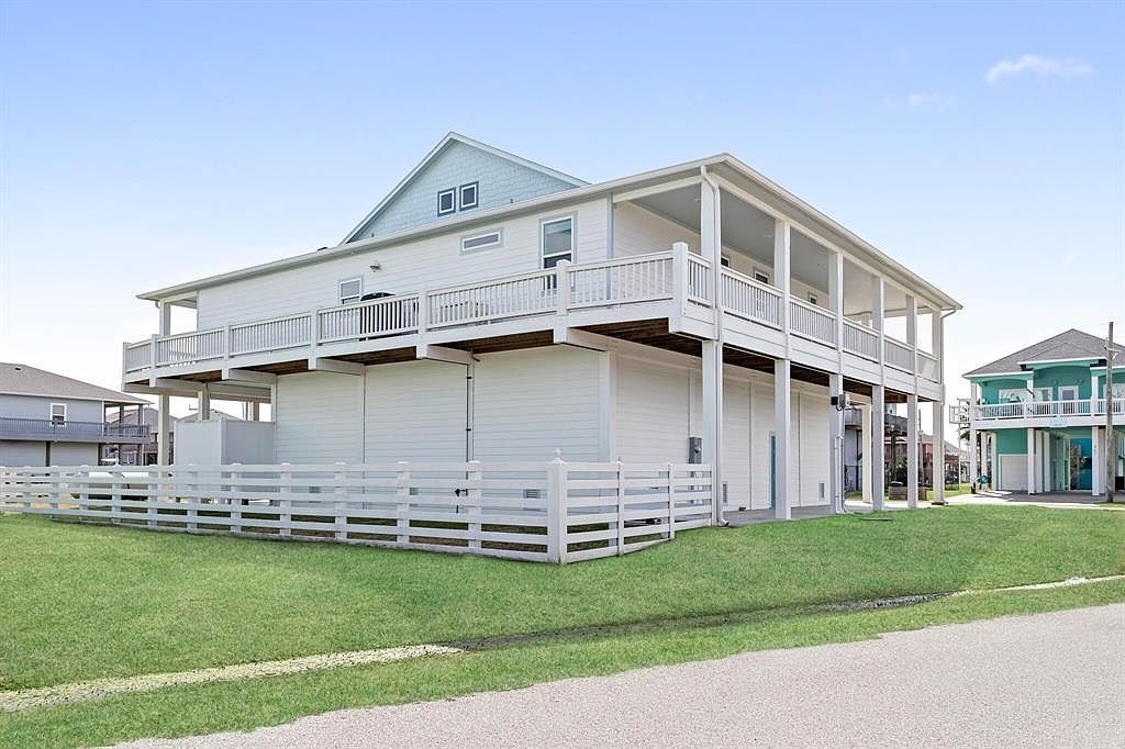 986 Seagull Ln Crystal Beach, TX 77650 - Thumbnail 5