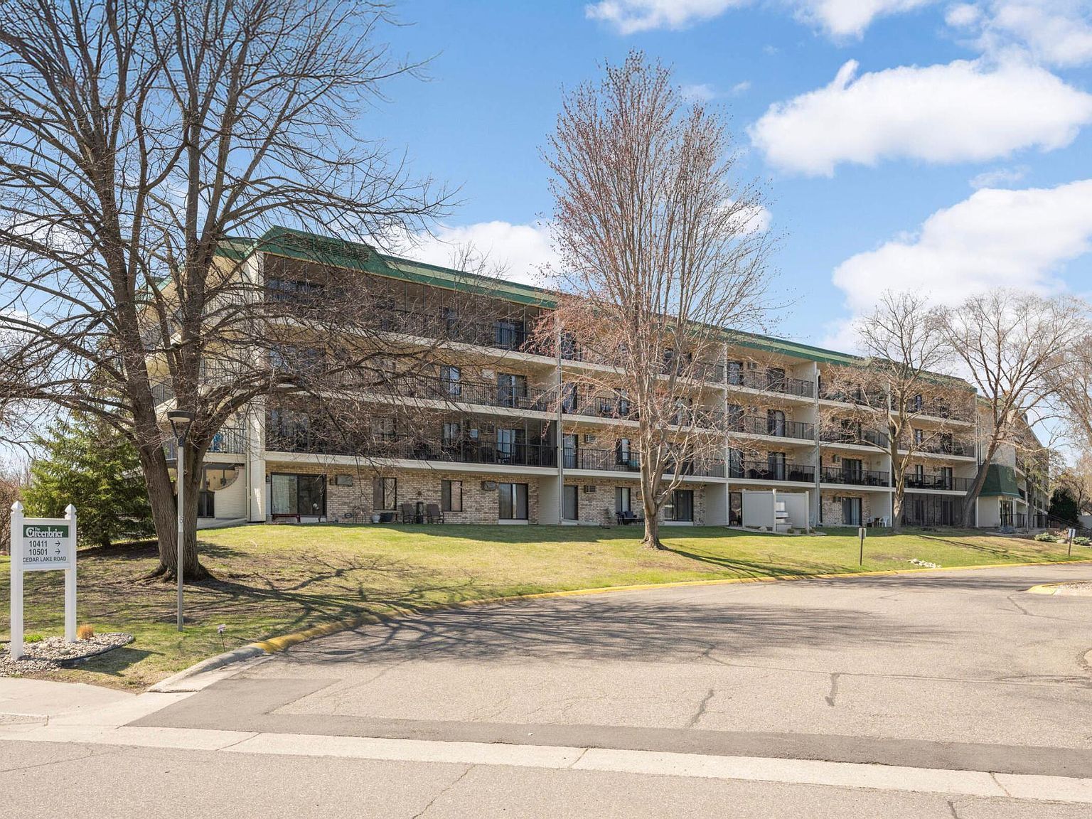 10501 Cedar Lake Rd APT 420 Minnetonka, MN 55305 - Thumbnail 5