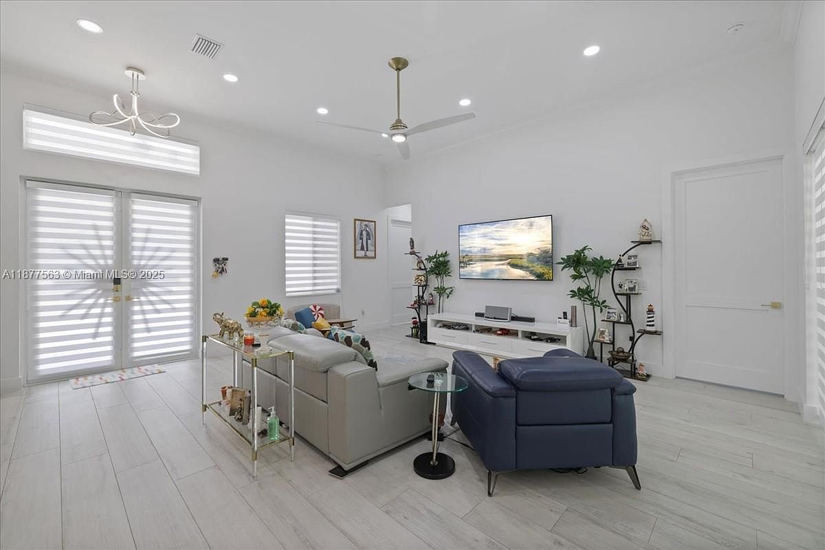 501 Thompson Ave Lehigh Acres, FL 33972 - Thumbnail 5