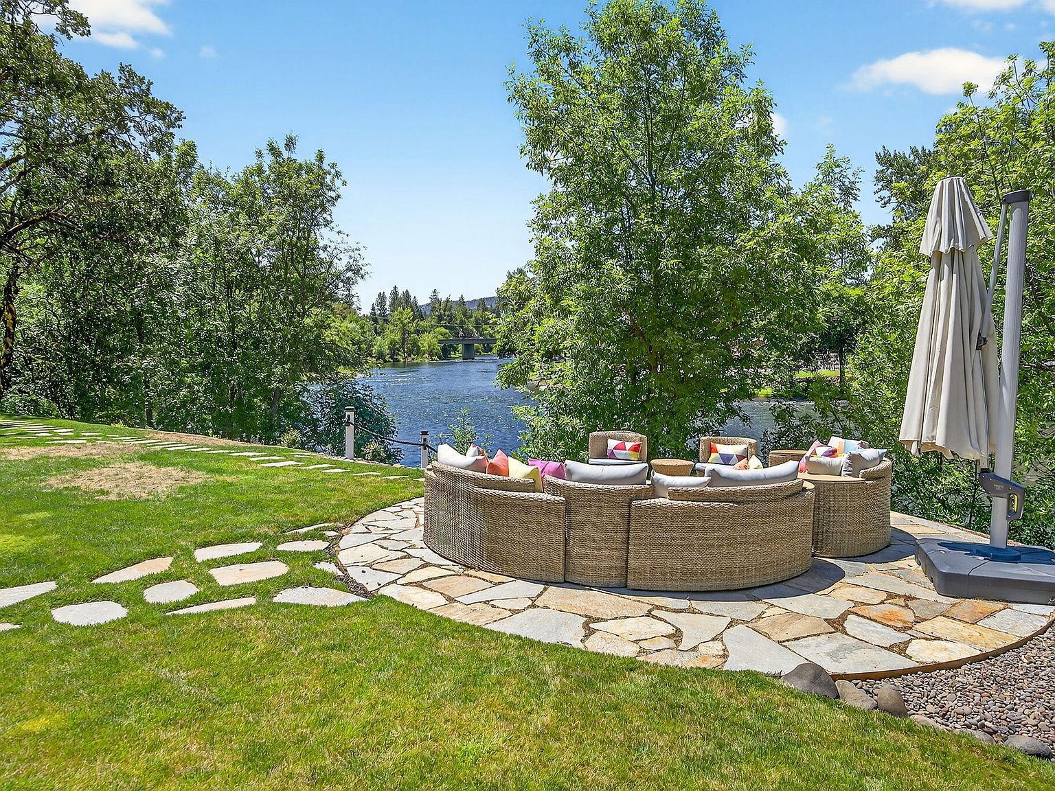 1090 Anglers Pl Shady Cove, OR 97539 - Thumbnail 5