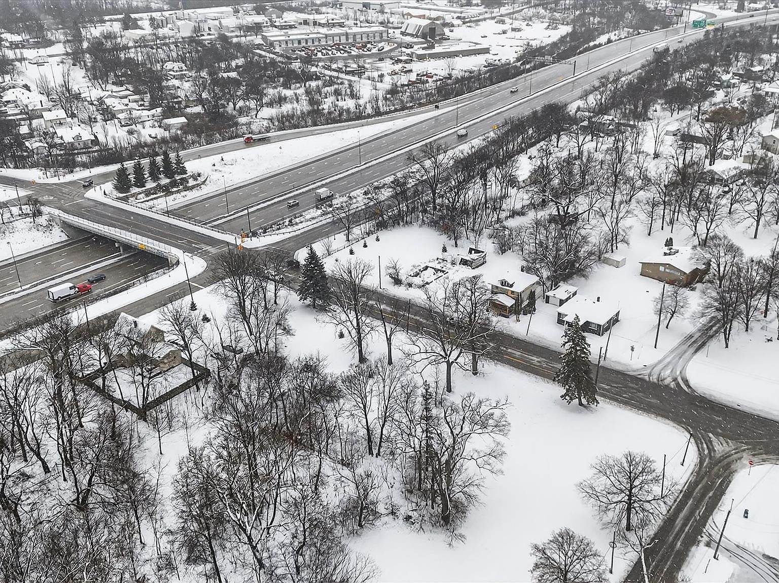 1215 S Grand Traverse St Flint, MI 48502 - Thumbnail 5