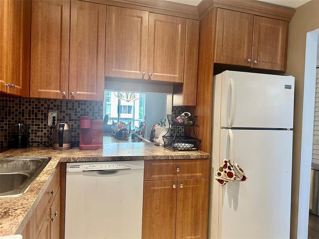 5985 Del Lago Cir APT 223 Sunrise, FL 33313 - Thumbnail 5