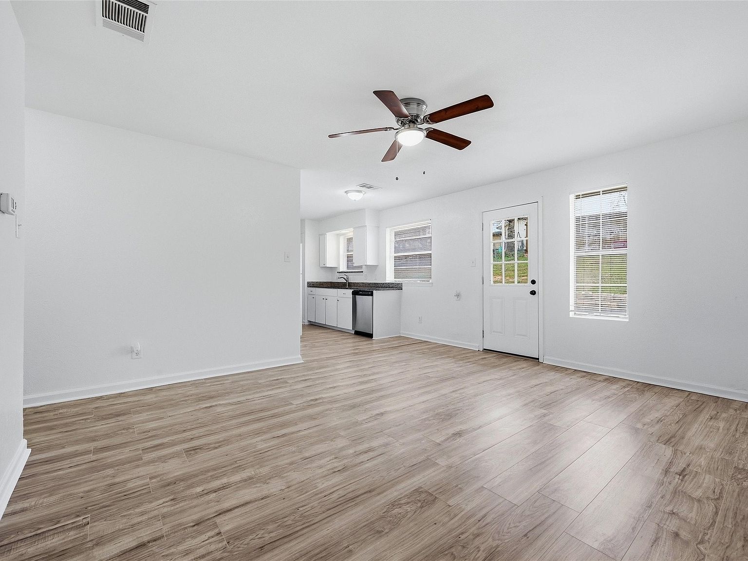 629 Chambers St Denton, TX 76205 - Thumbnail 5