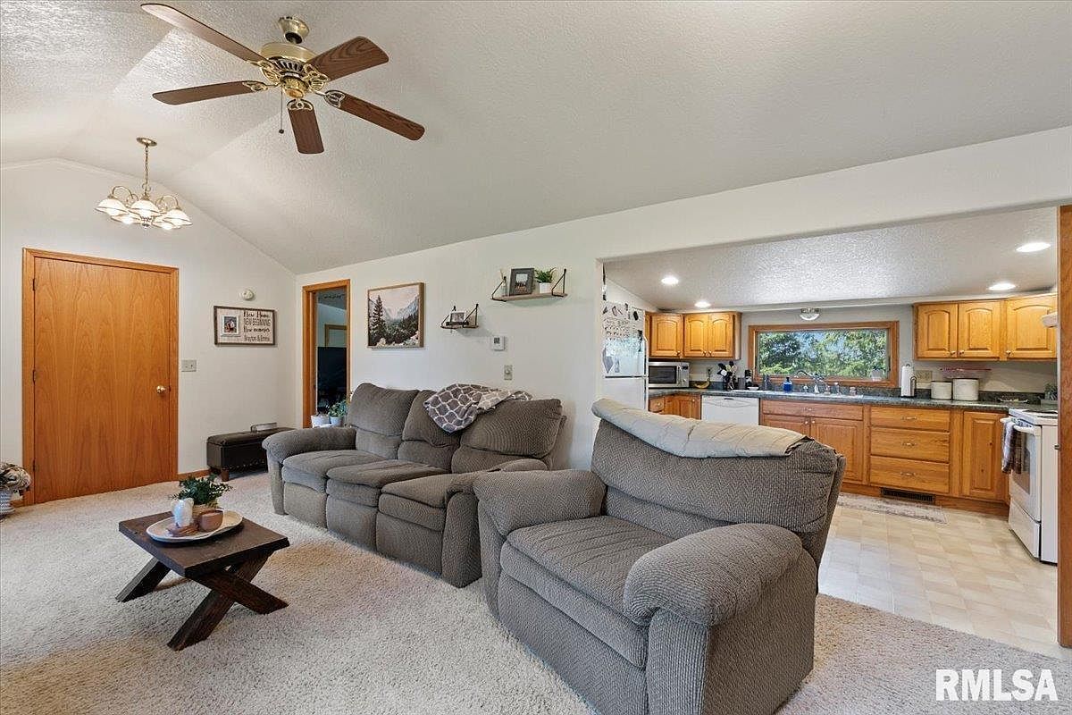 5460 Moline Rd Erie, IL 61250 - Thumbnail 5