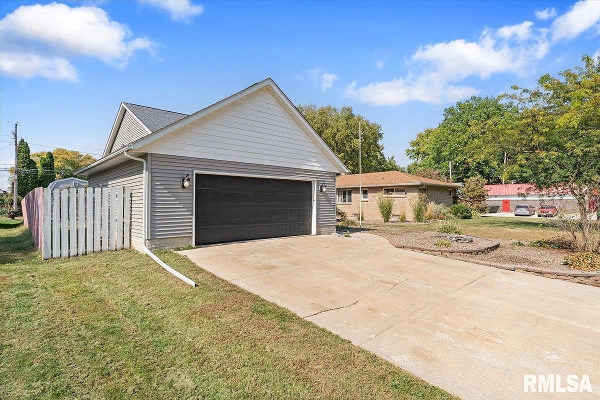 525 3rd Ave Hampton, IL 61256 - Thumbnail 5