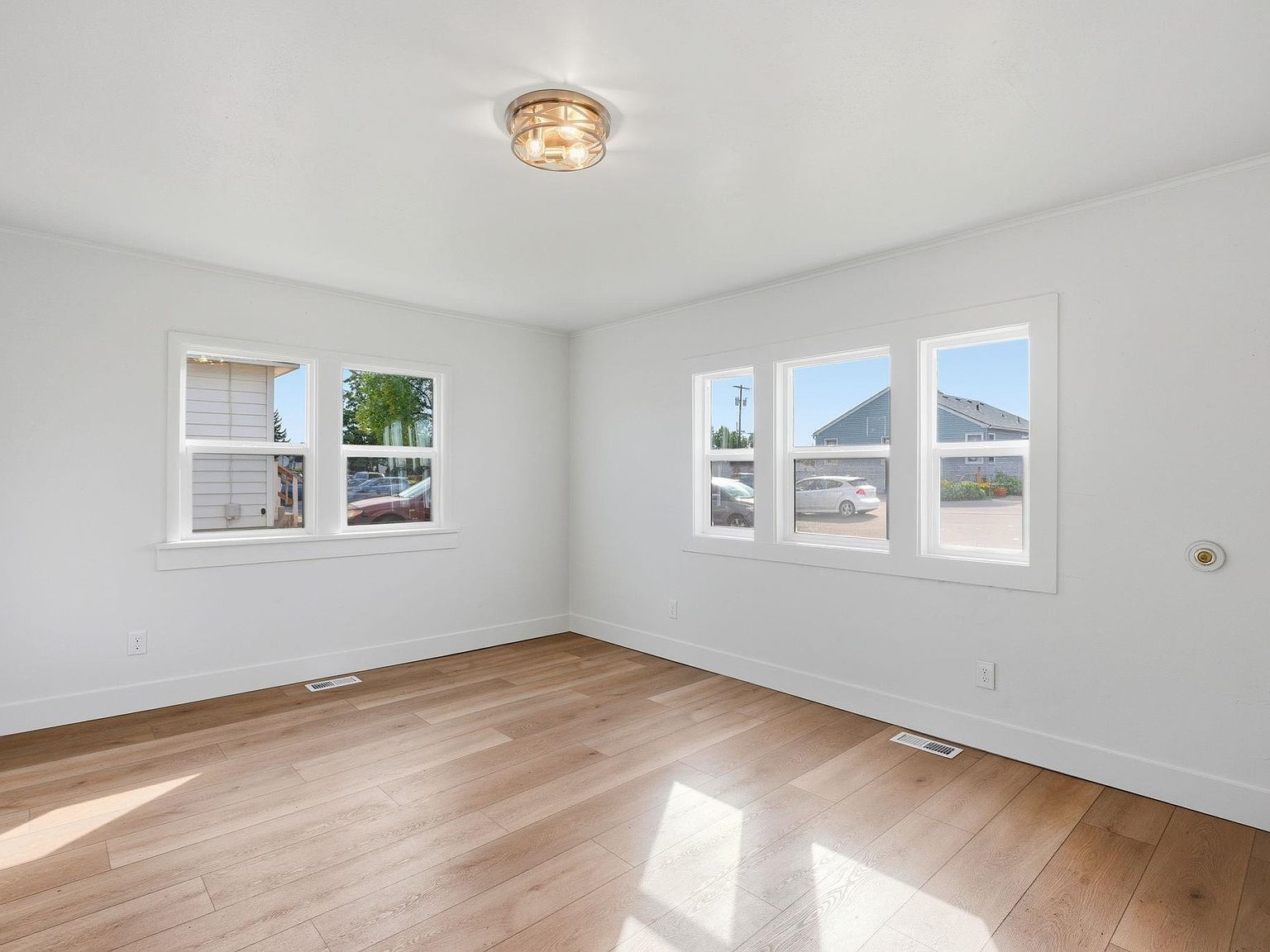 923 E Courtland Ave Spokane, WA 99207 - Thumbnail 5