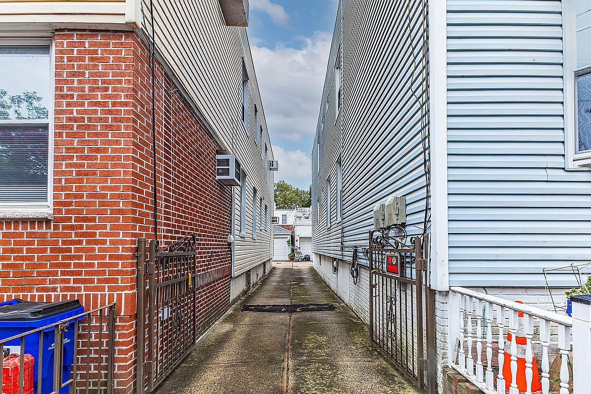 6068 60th Rd Flushing, NY 11378 - Thumbnail 5