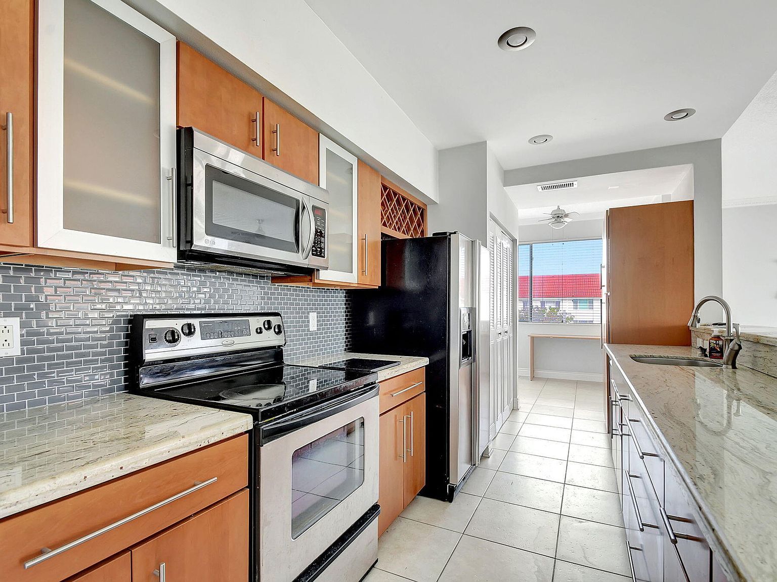 107 Half Moon Cir APT A3 Hypoluxo, FL 33462 - Thumbnail 5