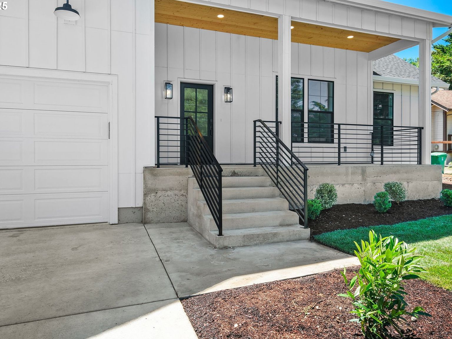 10236 NE Beech St Portland, OR 97220 - Thumbnail 5