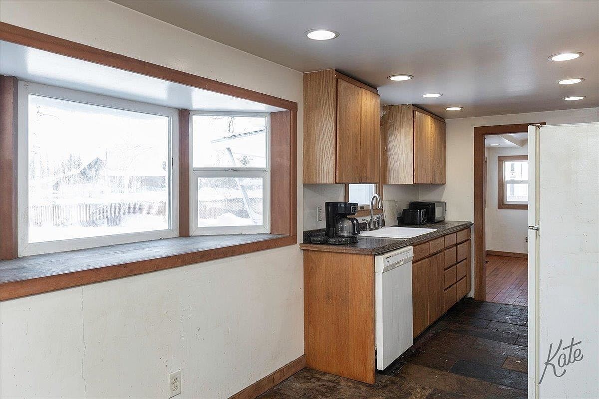 218 Antoinette Ave Fairbanks, AK 99701 - Thumbnail 5