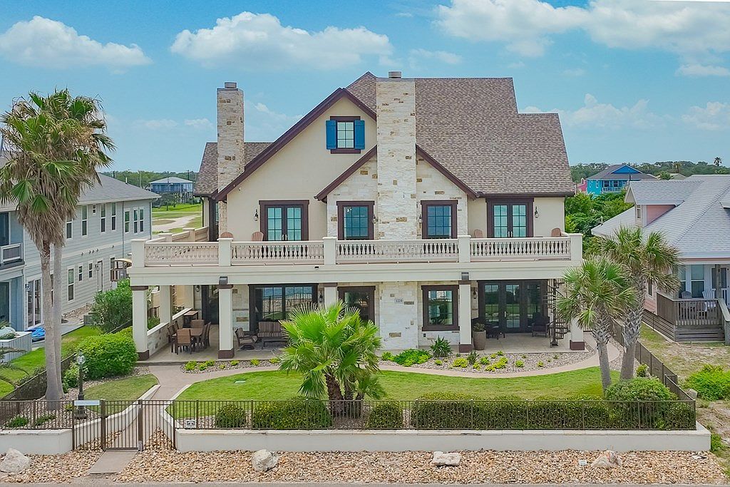 1229 S Water St Rockport, TX 78382 - Thumbnail 5