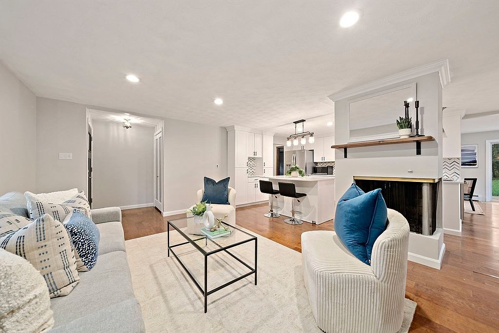 26 Wentworth Rd Canton, MA 02021 - Thumbnail 5