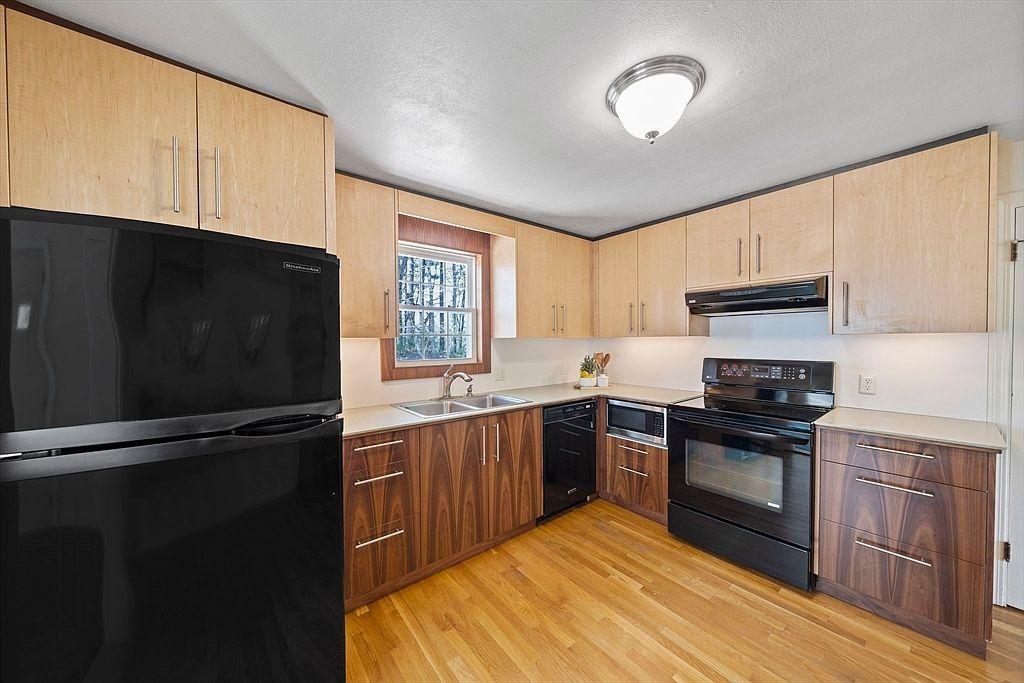 24 Pleasant Park Rd Sharon, MA 02067 - Thumbnail 5