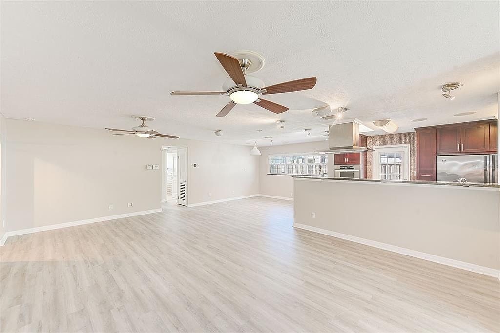 4606 W Oakellar Ave Tampa, FL 33611 - Thumbnail 5