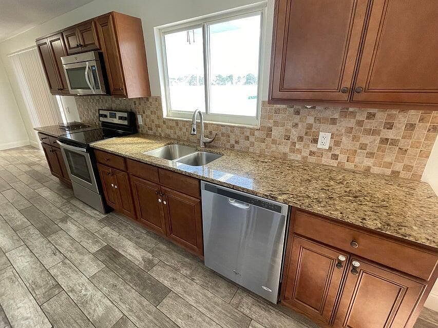 1669 SE North Blackwell Dr Port Saint Lucie, FL 34952 - Thumbnail 5